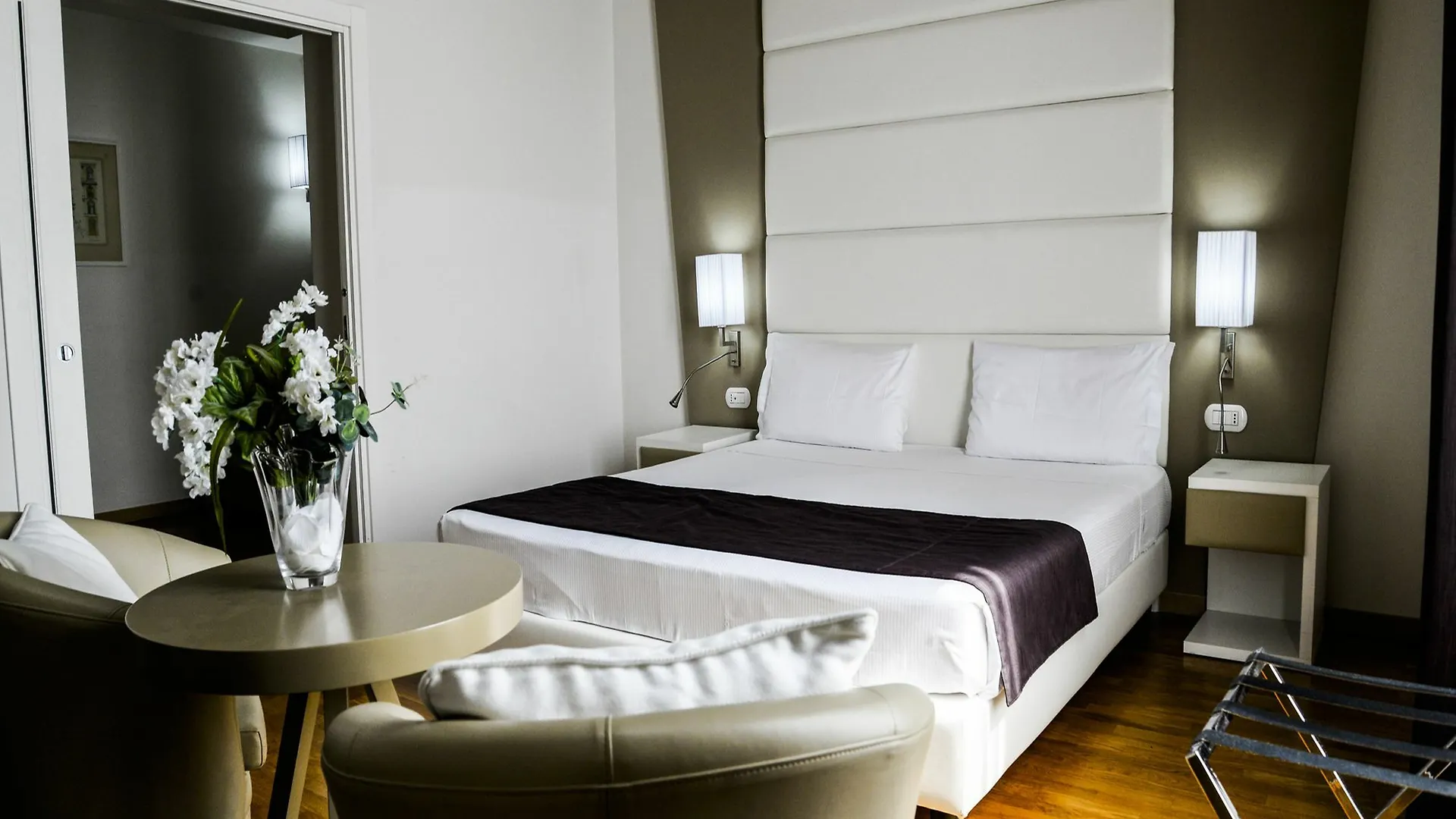 At Forty-One Roma 3*,  İtalya